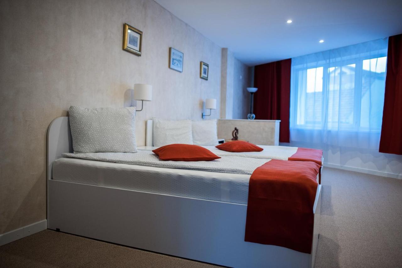 Csiki Hotel 密古雷休治 外观 照片